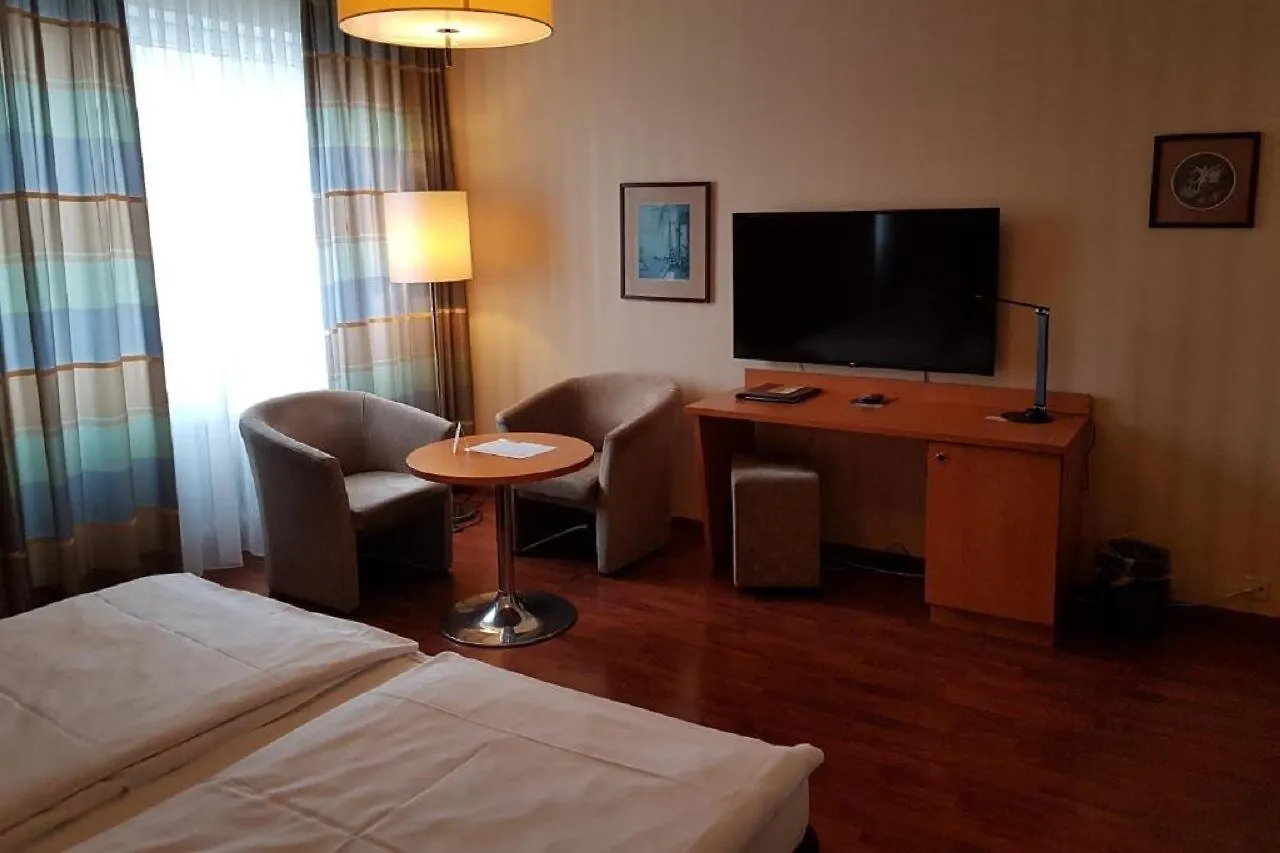 Hotel Bayerischer Hof Munich 5*,